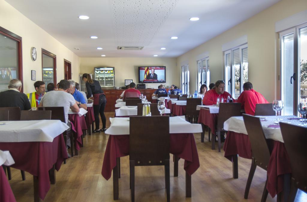Hostal Restaurante María Victoria La Mudarra Exterior foto